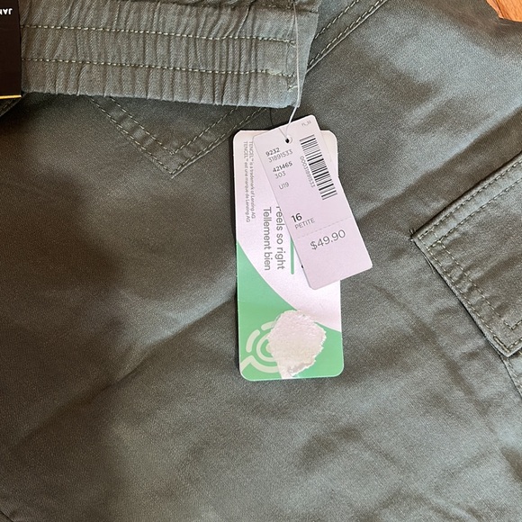 NWT REITMANS PETITE SLIM CROPPED PANTS CARGO POCKET ZIPPER SIZE 16 - Picture 7 of 10